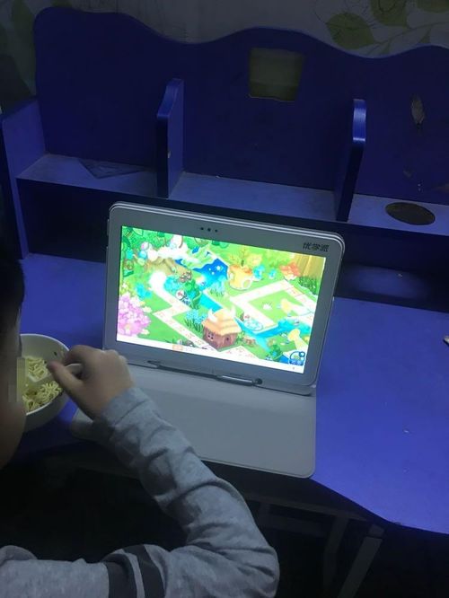 電子產品進課堂 賦能教學多樣性，而非加重家庭負擔